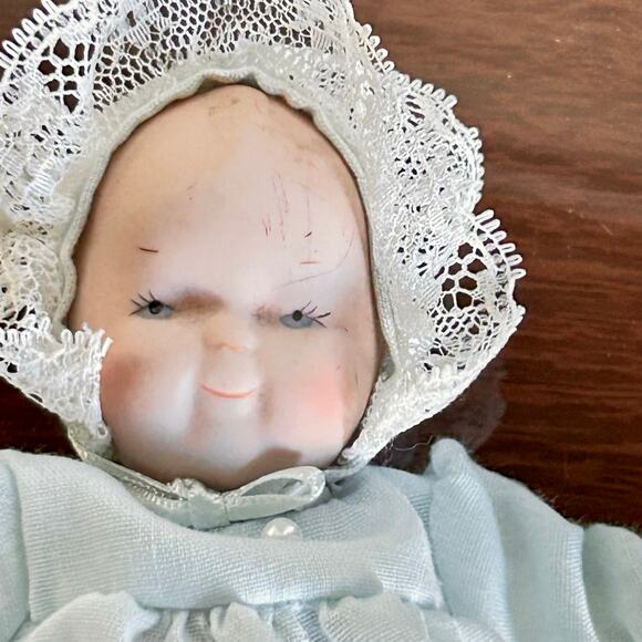 Vintage 1985 Goebel Victoria Ashlea Originals Baby Doll in Blue Lace Dress – 6” - Picture 2 of 11